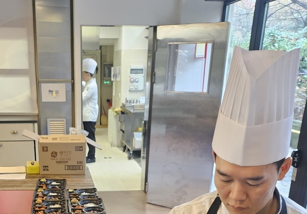 정성 담은 도시락으로 응원하는 급식센터…"선수들과 같은 마음"[올림픽]