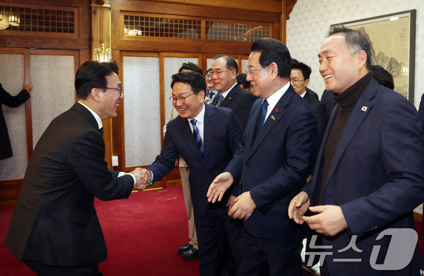 (서울=뉴스1) 김명섭 기자 = 김민석 국무총리가 9일 서울 종로구 삼청동 총리공관에서 열린 전남·광주 행정통합 관련 면담에서 김영록 전남지사, 강기정 광주시장 및 지역 국회의원들 …