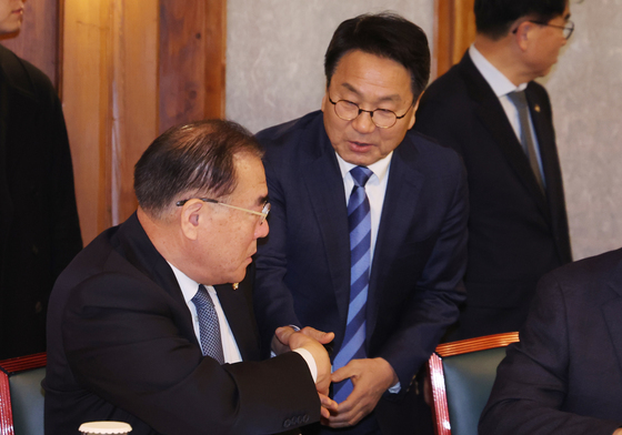 이개호 의원, 전남·광주 통합특별시장 출마 선언 앞두고 강기정 시장과 인사