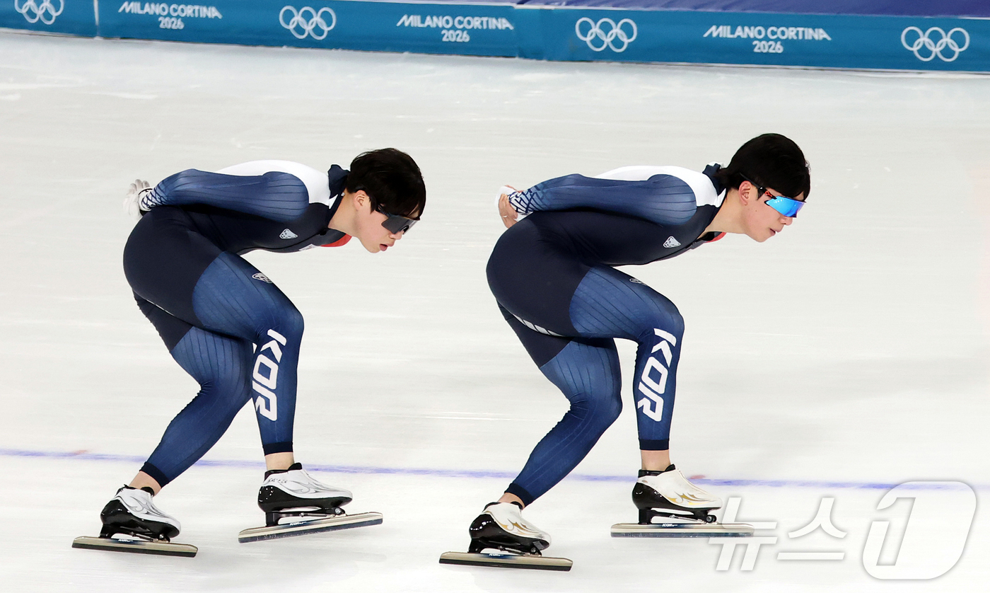 (밀라노=뉴스1) 김진환 기자 = 스피드스케이팅 매스스타트에 출전하는 정재원과 조승민(왼쪽)이 9일(현지시간) 이탈리아 밀라노 스피드스케이팅 스타디움에서 훈련하고 있다. 2026. …