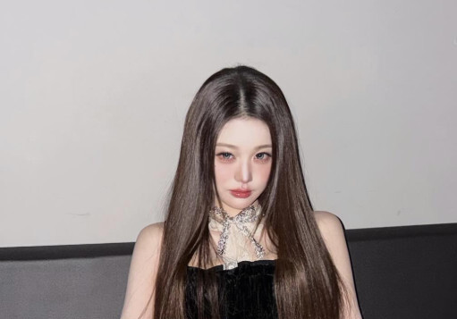 장원영, 인형이야 사람이야? 검은 스타킹 신고 고혹 무드 [N샷]