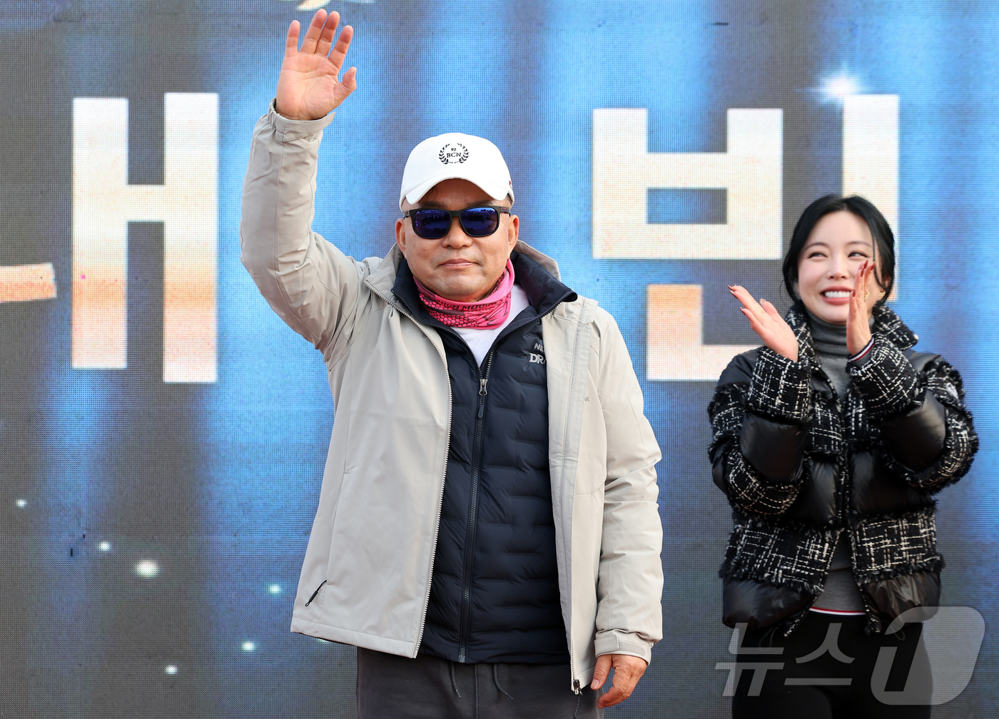 (서울=뉴스1) 김진환 기자 = 1992년 스페인 바르셀로나 올림픽 마라톤 금메달리스트 황영조가 1일 오전 서울 광진구 뚝섬한강공원 수변마당에서 열린 ‘2026머니투데이방송 3·1 …