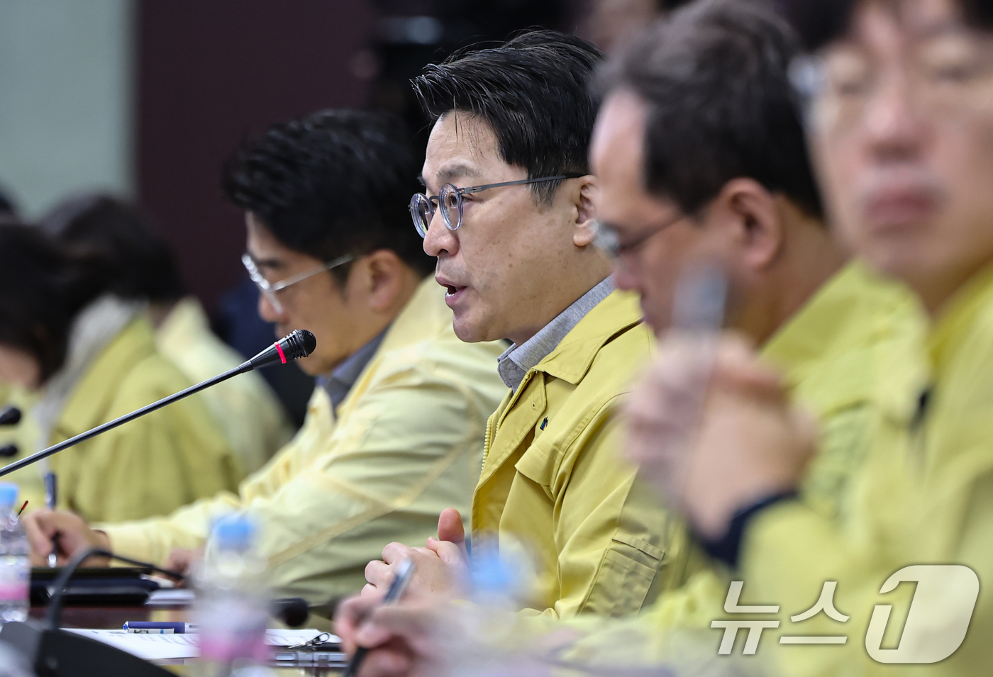 (서울=뉴스1) 김도우 기자 = 문신학 산업부 차관이 1일 서울 종로구 한국무역보험공사에서 열린 이란 사태 실물경제 점검회의에서 모두 발언을 하고 있다.  2026.3.1/뉴스1