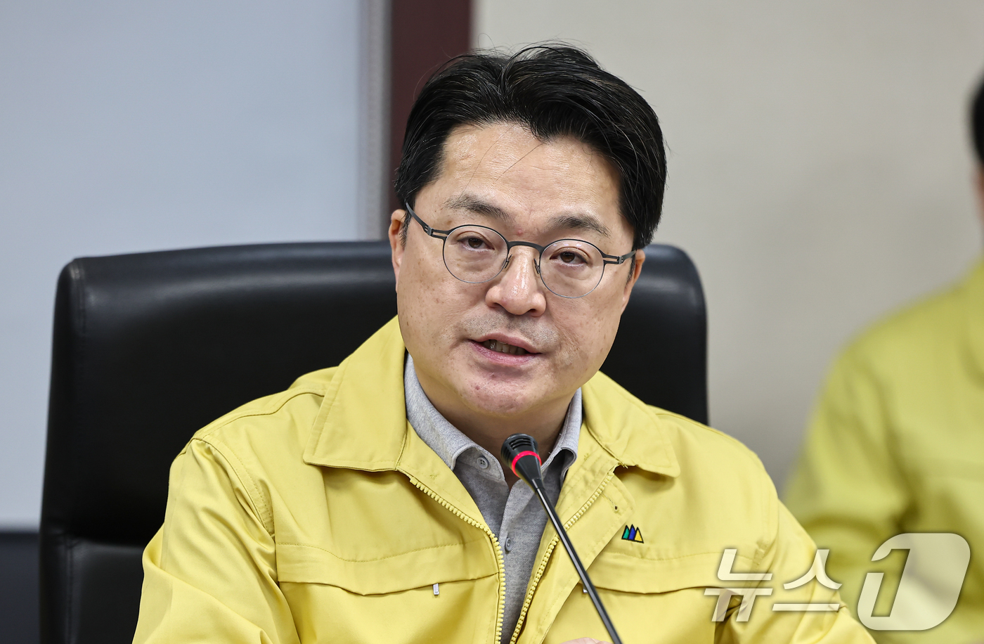 (서울=뉴스1) 김도우 기자 = 문신학 산업부 차관이 1일 서울 종로구 한국무역보험공사에서 열린 이란 사태 실물경제 점검회의에서 모두 발언을 하고 있다.  2026.3.1/뉴스1