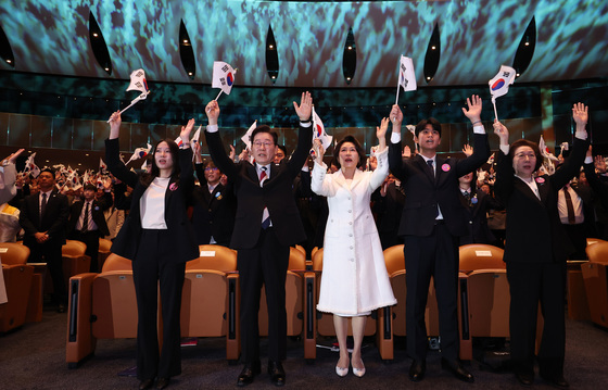 만세삼창하는 이재명 대통령·김혜경 여사