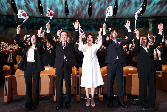 이재명 대통령·김혜경 여사 '만세삼창'