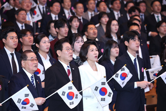 3·1절 노래 제창하는 이재명 대통령·김혜경 여사
