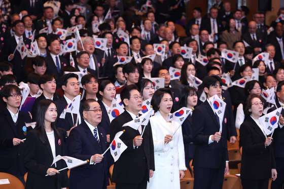 3·1절 노래 제창하는 이재명 대통령·김혜경 여사