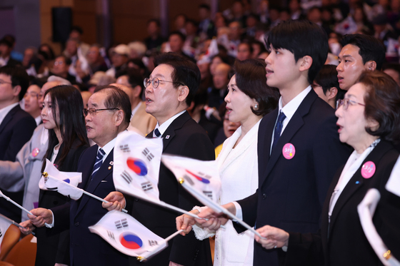 3·1절 노래 제창하는 이재명 대통령·김혜경 여사