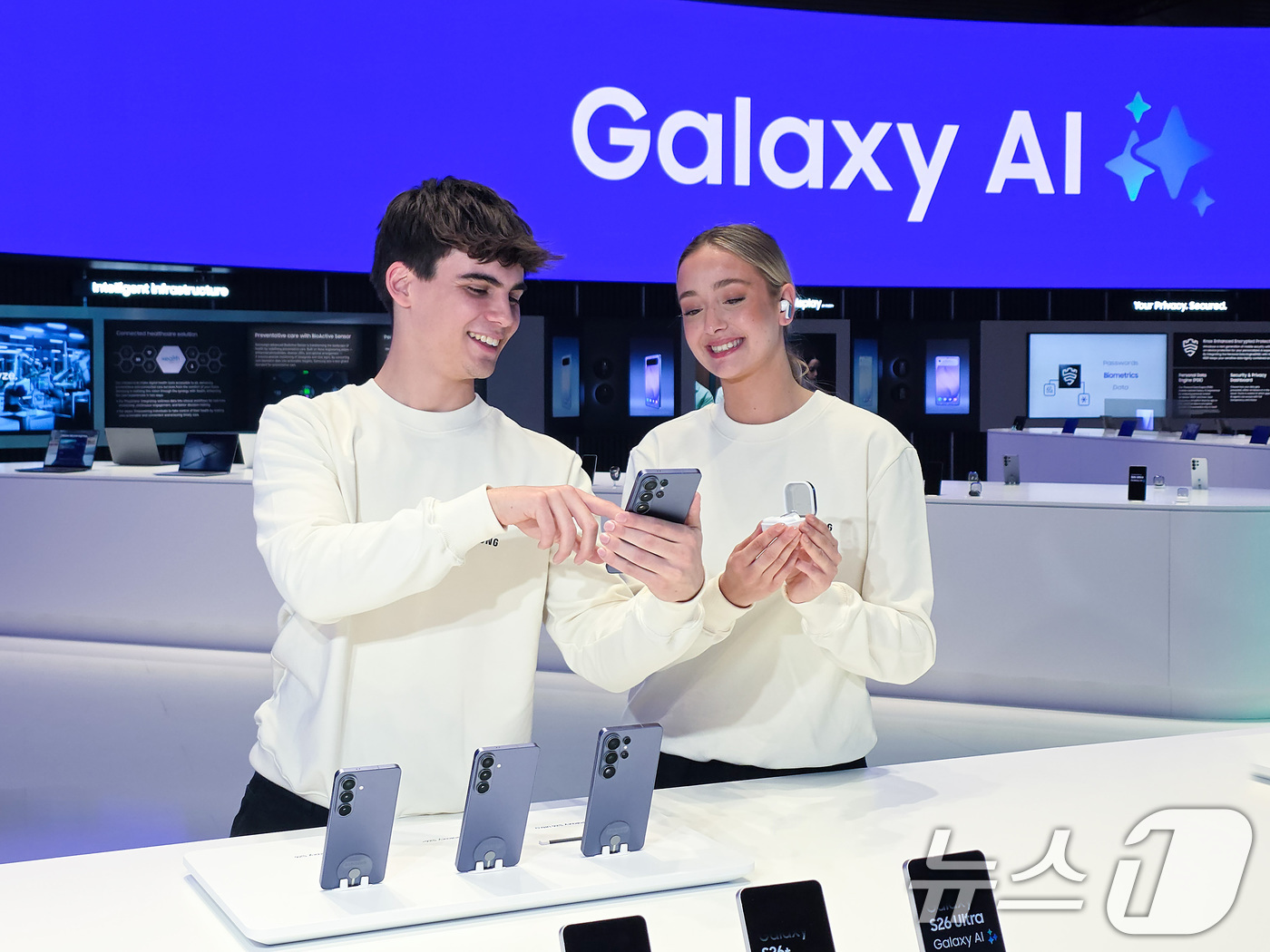 (서울=뉴스1) 임세영 기자 = 27일(현지시간) 스페인 바르셀로나에서 열린 모바일 월드 콩그레스 2026(Mobile World Congress 2026, MWC26)에서 삼성전 …