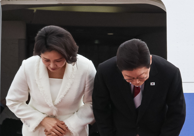 인사하는 이재명 대통령