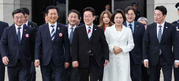 미소 짓는 이재명 대통령