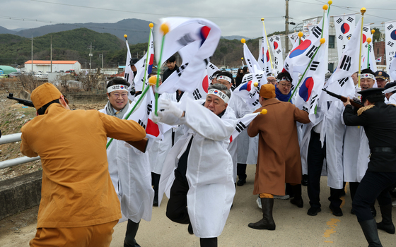 태극기 행진을 막을 순 없다