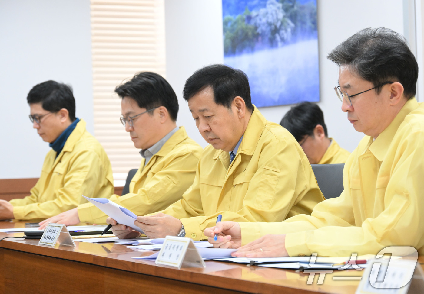 (서울=뉴스1) 임세영 기자 = 구윤철 경제부총리 겸 재정경제부 장관이 1일  서울 종로구 정부서울청사에서 열린 이란 관련 관계기관 합동 상황점검회의를 주재하고 있다. (재정경제부 …