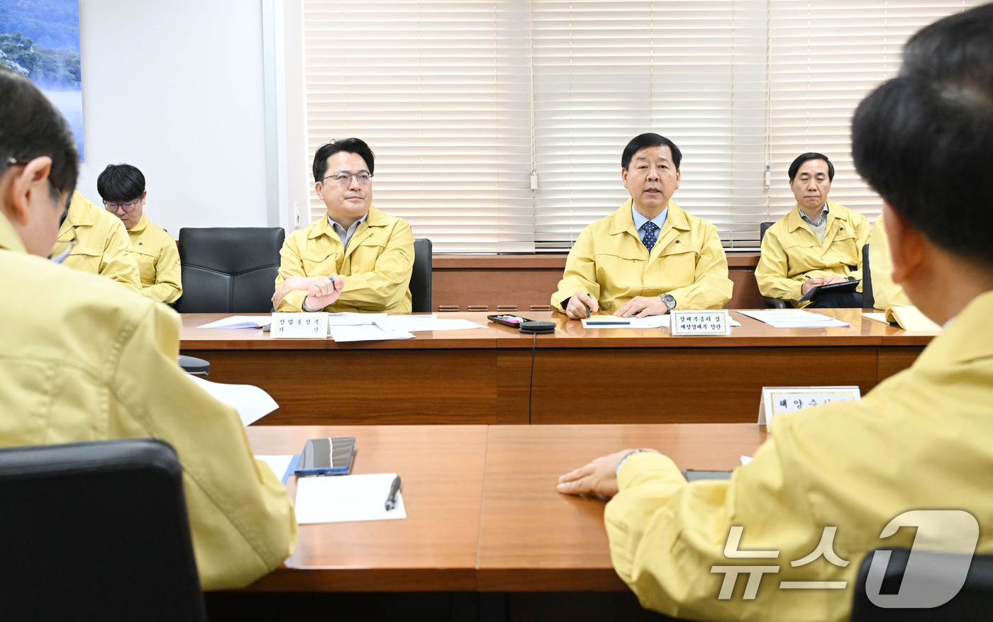 (서울=뉴스1) 임세영 기자 = 구윤철 경제부총리 겸 재정경제부 장관이 1일  서울 종로구 정부서울청사에서 열린 이란 관련 관계기관 합동 상황점검회의를 주재하고 있다. (재정경제부 …