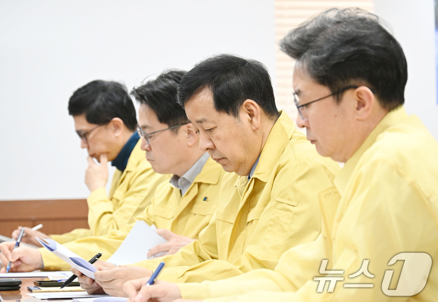 (서울=뉴스1) 임세영 기자 = 구윤철 경제부총리 겸 재정경제부 장관이 1일  서울 종로구 정부서울청사에서 열린 이란 관련 관계기관 합동 상황점검회의를 주재하고 있다. (재정경제부 …