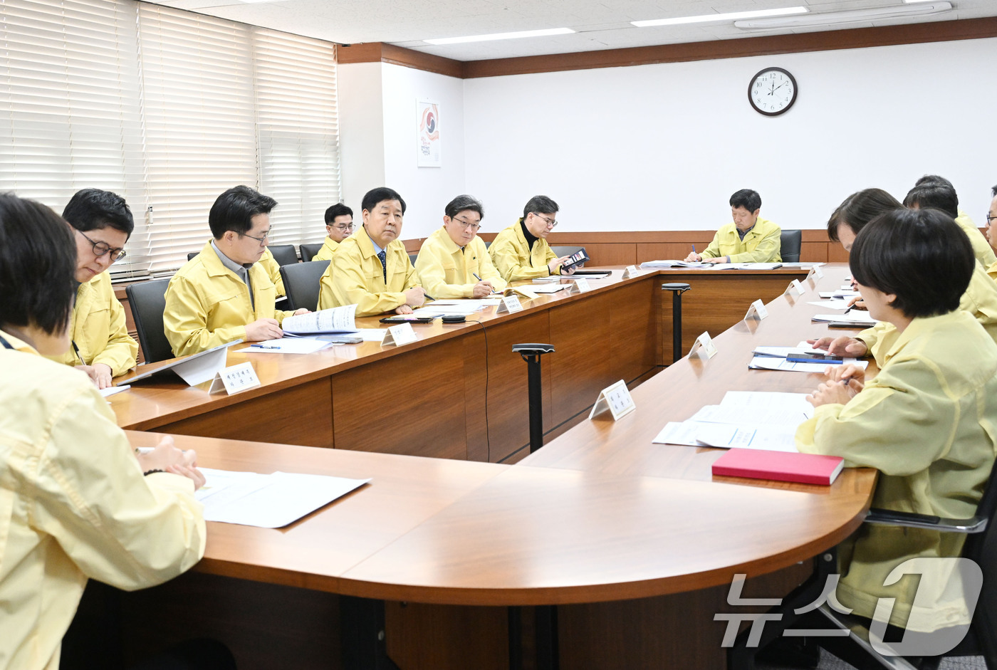 (서울=뉴스1) 임세영 기자 = 구윤철 경제부총리 겸 재정경제부 장관이 1일  서울 종로구 정부서울청사에서 열린 이란 관련 관계기관 합동 상황점검회의를 주재하고 있다. (재정경제부 …