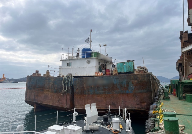 사천 삼천포 신항 내 부선서 폭발 사고…용접작업 60대 전신 화상