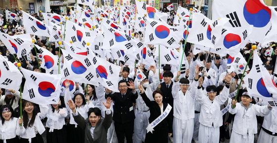 부산 동래서 울려 퍼지는 "대한독립만세"