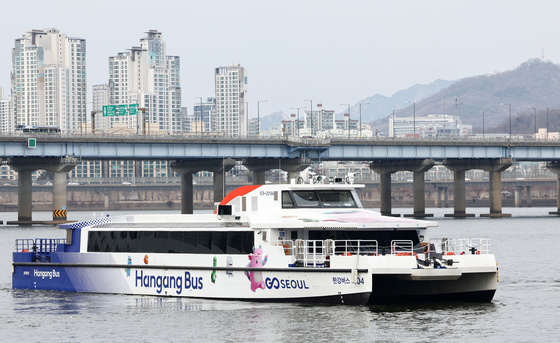 '미운 오리'서 '한강 백조'로…한강버스, 주말 탑승률 60% 돌파
