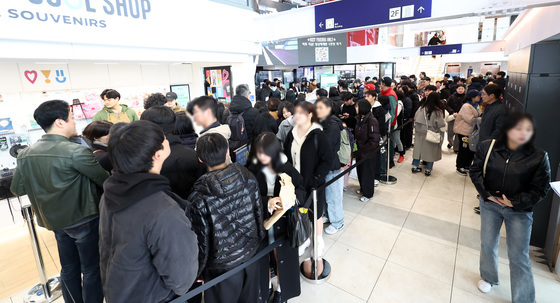 한강버스 전 구간 운항 재개에 북적이는 선착장