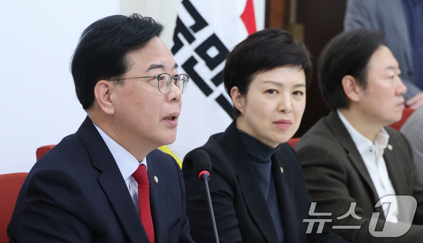 (서울=뉴스1) 신웅수 기자 = 송언석 국민의힘 원내대표가 1일 서울 여의도 국회에서 현안 기자간담회를 하고 있다. 2026.3.1/뉴스1