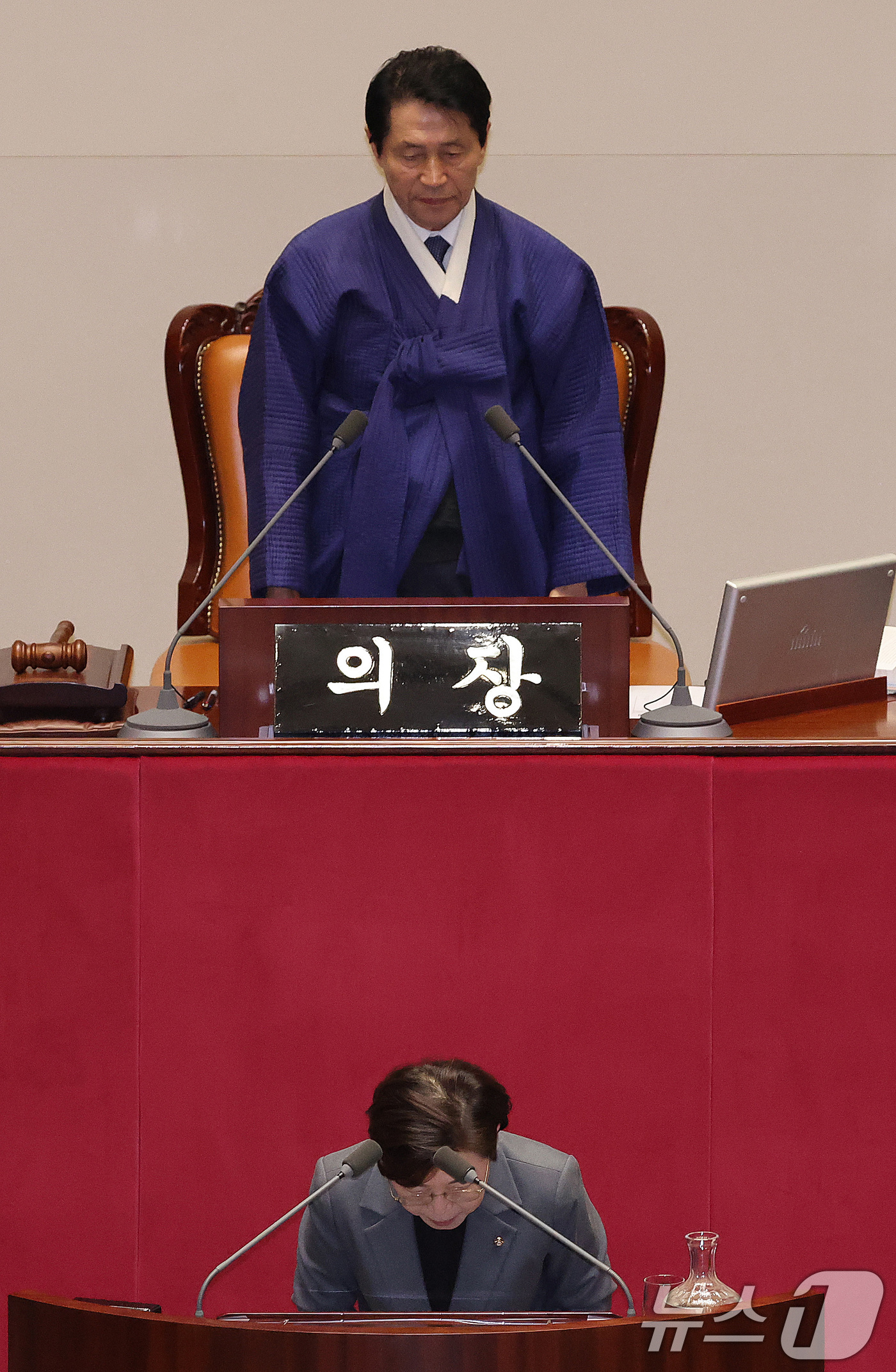 (서울=뉴스1) 신웅수 기자 = 김정재 국민의힘 의원이 1일 서울 여의도 국회에서 1일 서울 여의도 국회에서 열린 제432회 국회(임시회) 제8차 본회의에서 국민투표법 전부개정법률 …