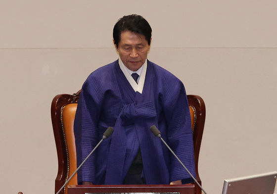 인사하는 김정재 의원