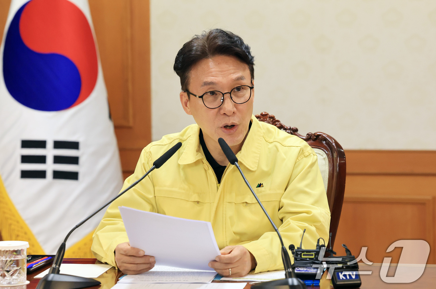 (서울=뉴스1) 임세영 기자 = 김민석 국무총리가 1일 서울 종로구 정부서울청사에서 열린 중동 상황점검 관련 긴급 관계부처회의에서 모두발언을 하고 있다. 2026.3.1/뉴스1