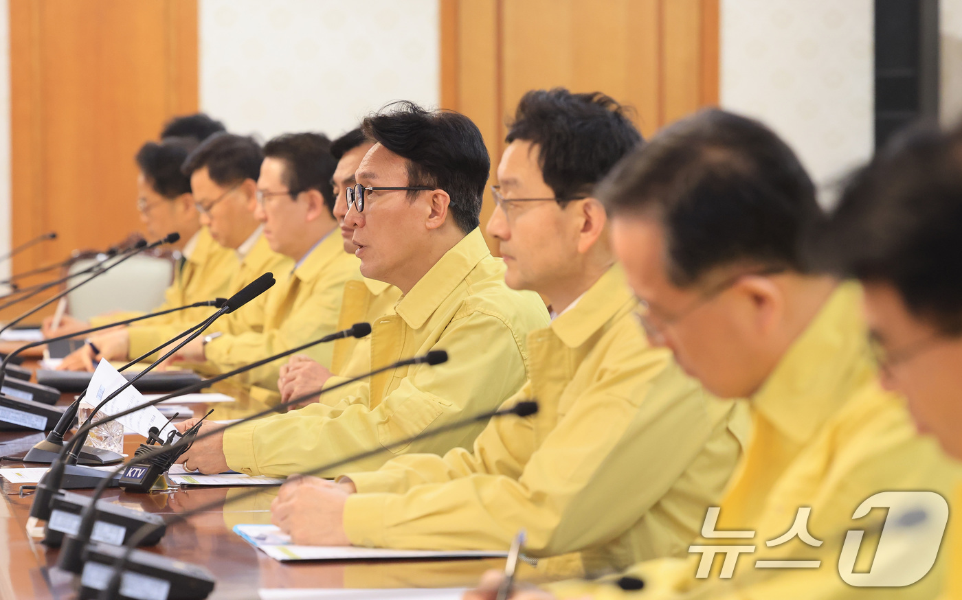 (서울=뉴스1) 임세영 기자 = 김민석 국무총리가 1일 서울 종로구 정부서울청사에서 열린 중동 상황점검 관련 긴급 관계부처회의에서 모두발언을 하고 있다. 2026.3.1/뉴스1