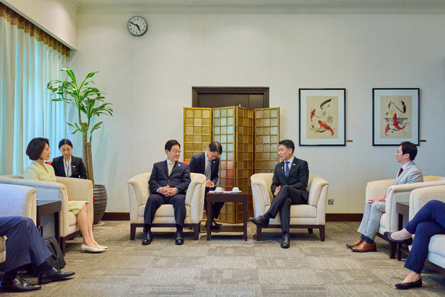 환담 나누는 이재명 대통령