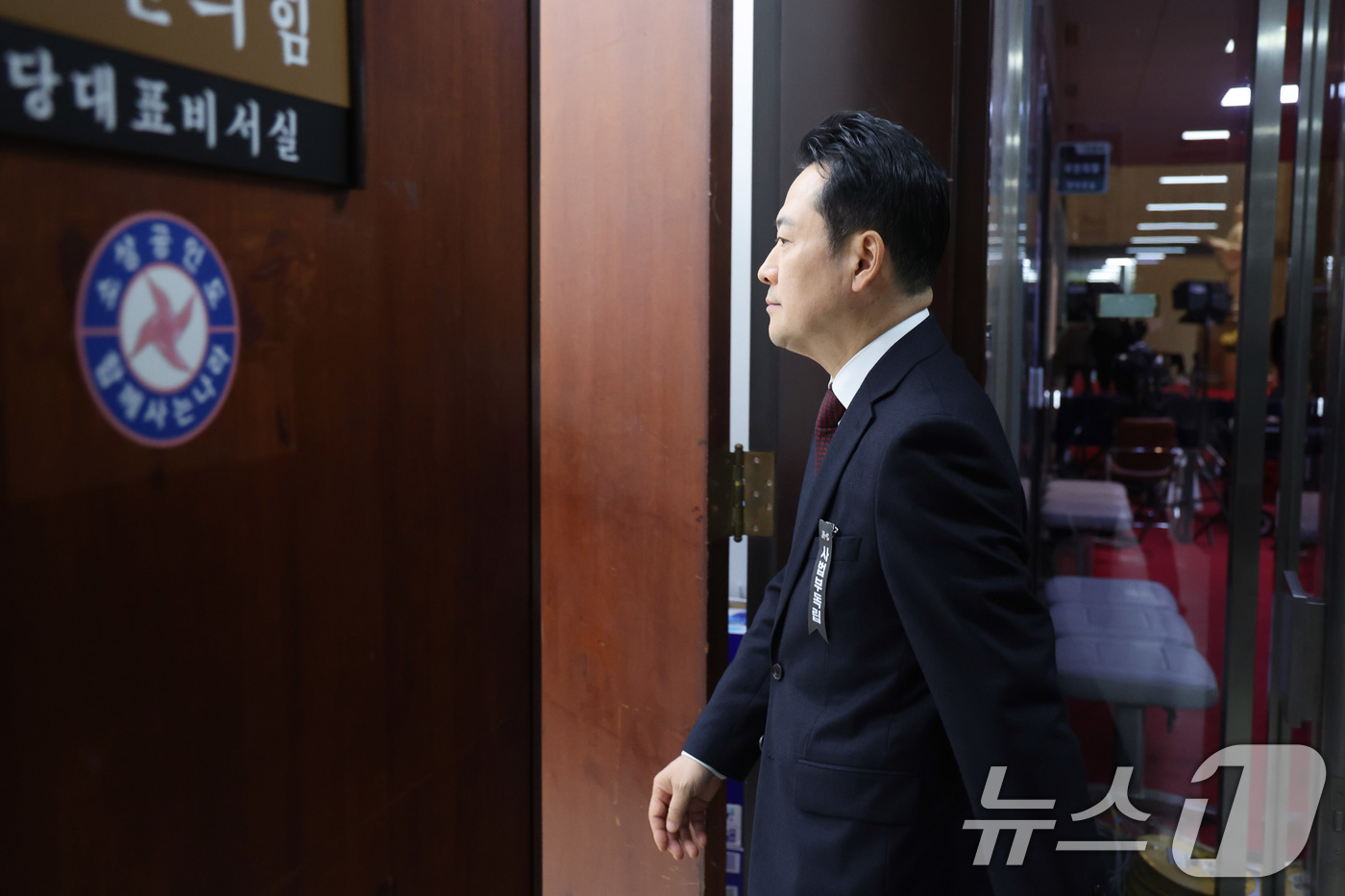 (서울=뉴스1) 신웅수 기자 = 장동혁 국민의힘 대표가 1일 서울 여의도 국회에서 열린 의원총회를 마친 후 당대표실로 향하고 있다. 2026.3.1/뉴스1