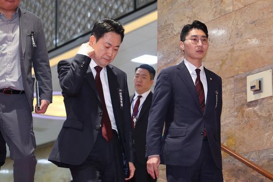 고심하는 장동혁 대표