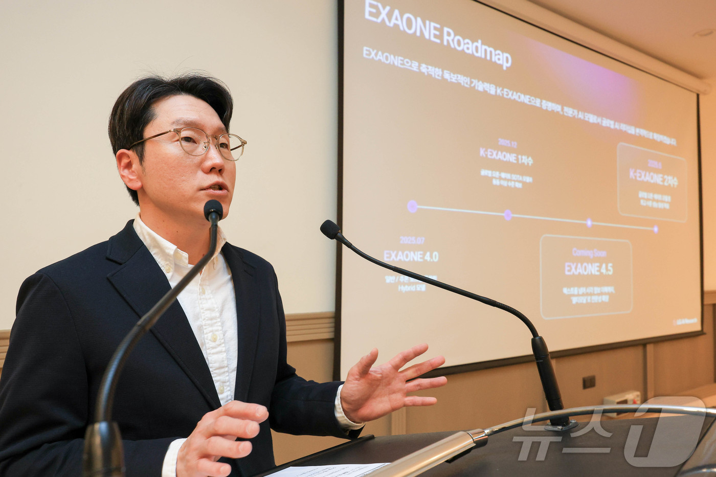 (바르셀로나=뉴스1) 사진공동취재단 = 모바일 월드 콩그레스(MWC)2026 개막을 앞둔 1일(현지시간) 스페인 바르셀로나 인사이드 바이 멜리나 호텔 강당에서 열린 'LG유플러스- …