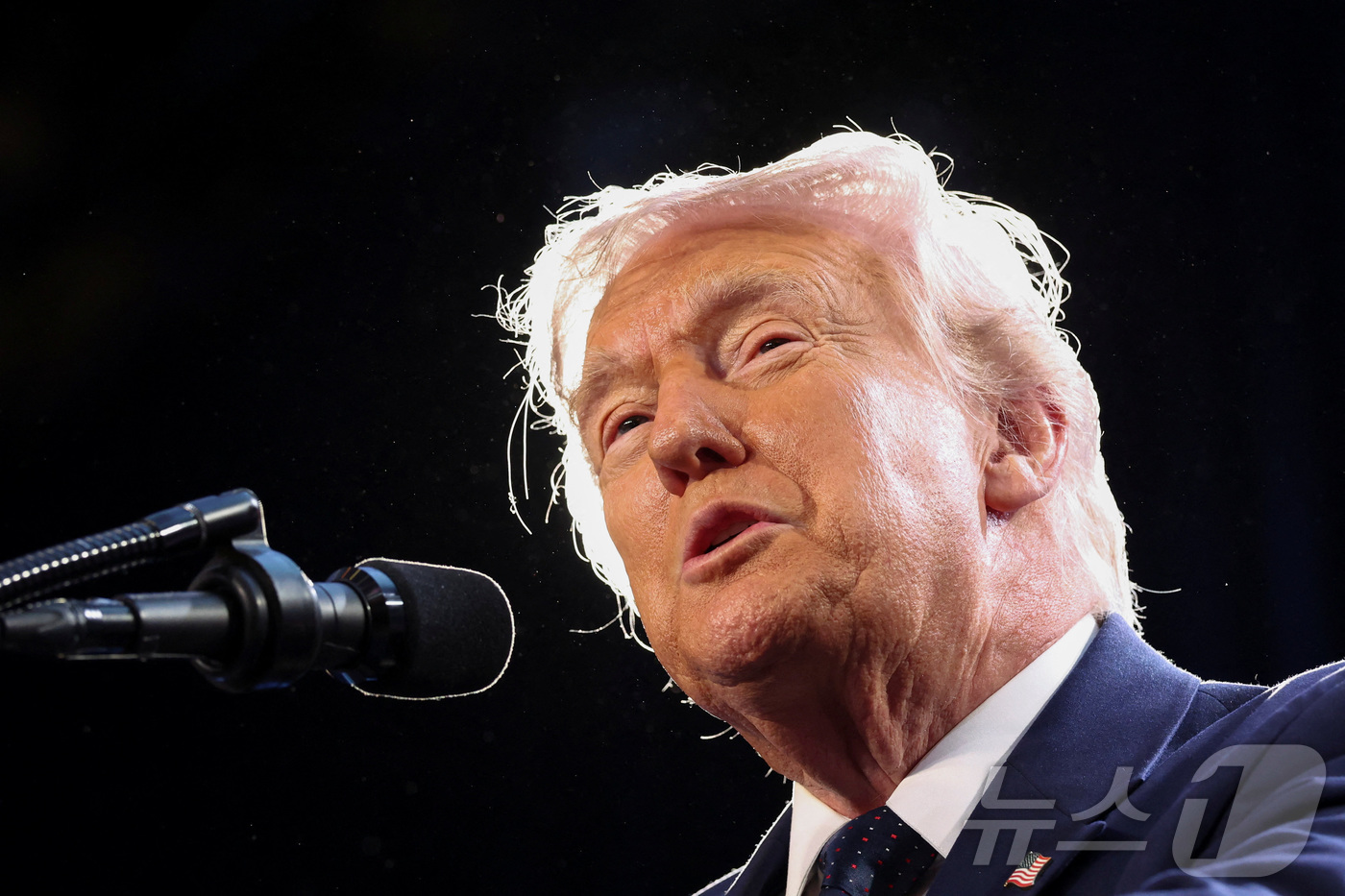 (마이애미 로이터=뉴스1) 류정민 특파원 = 로리다주 마이애미 소재 트럼프 내셔널 도랄 마이애미 리조트에서 공화당원들에게 연설하고 있다. 2026.03.09.ⓒ 로이터=뉴스1