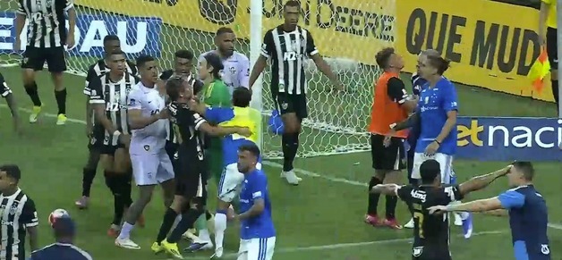 무려 23명이 퇴장…브라질 프로축구 난투극으로 얼룩