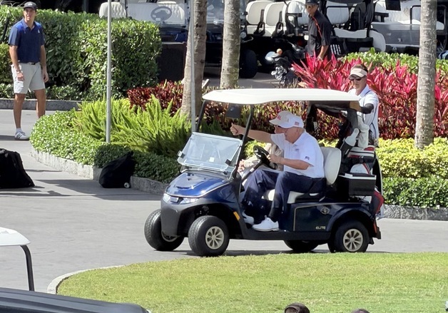 전쟁 와중에도 골프 친 트럼프…美 정치권서 비판 확산