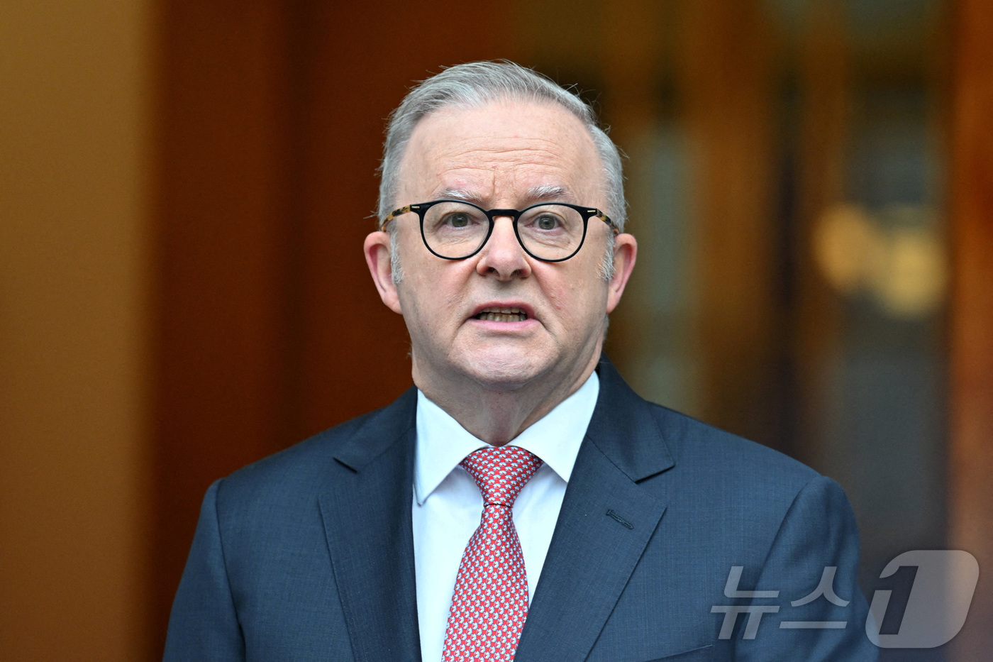 (캔버라 로이터=뉴스1) 이창규 기자 = 앤서니 앨버니지 호주 총리가 10일 캔버라의 국회의사당에서 기자회견을 하고 있다. 2026.3.10./뉴스1ⓒ 로이터=뉴스1