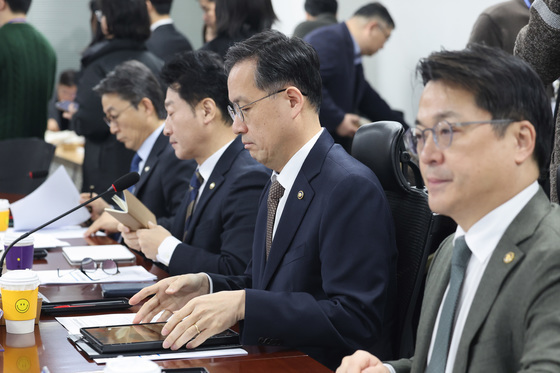 중동사태 대응 회의 참석한 차관들