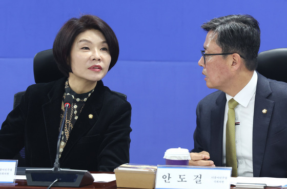 당정 "호르무즈 해협 통과 않는 원유 공급 확보에 최선"