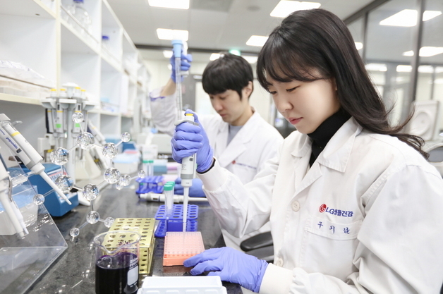 LG생활건강, '30분 피부 복구' 내세웠다…스킨 롱제비티 연구 성과 공개