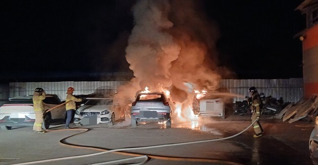 안동 자동차 정비업체서 주차된 차에 불…차량 5대 소실