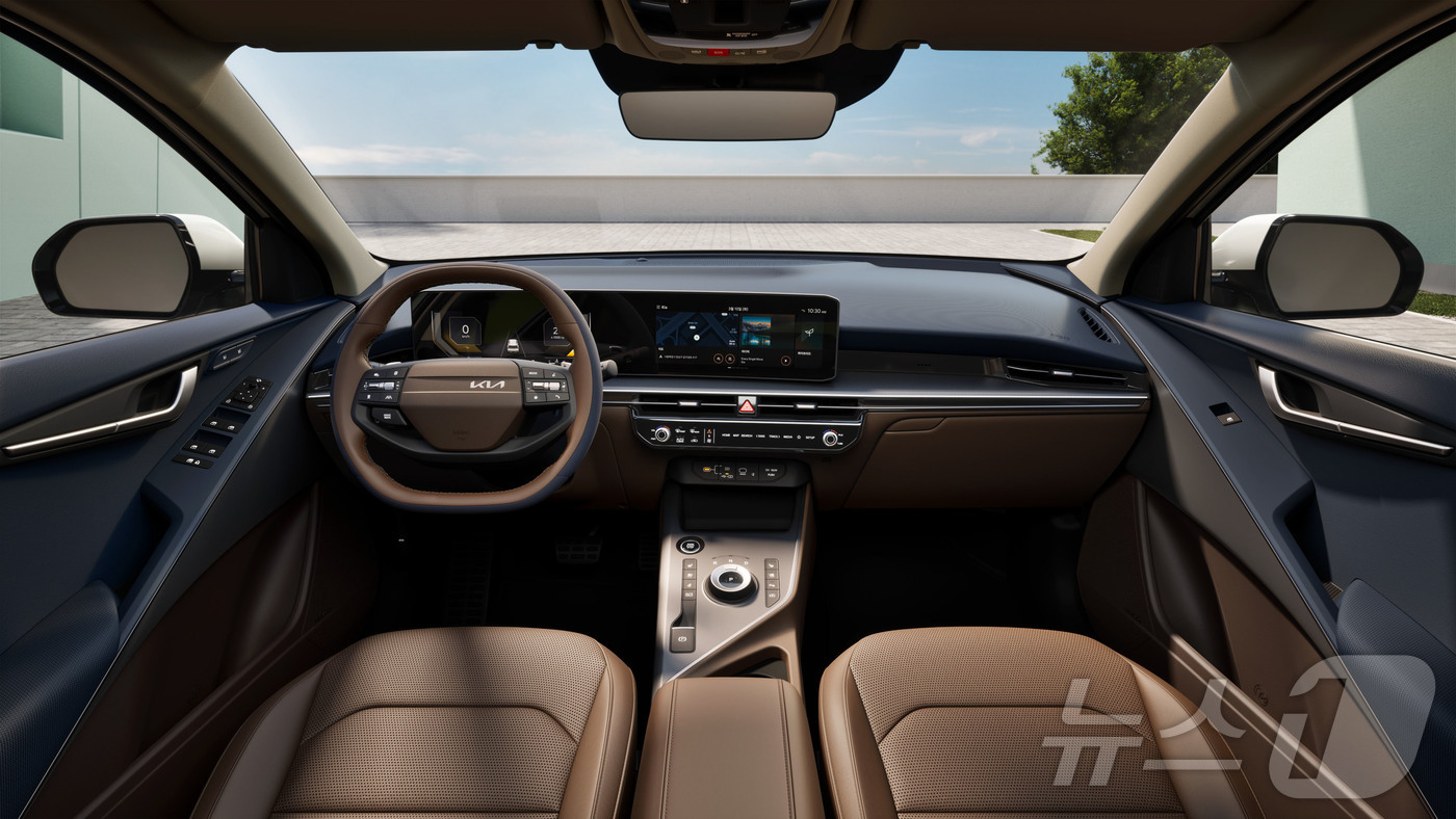 (서울=뉴스1) = 기아가 상품성을 대폭 강화한 대표 친환경 SUV ‘더 뉴 니로’의 사양 구성과 가격을 공개하고 10일부터 계약을 시작한다고 밝혔다. 사진은 기아 더 뉴 니로 내 …