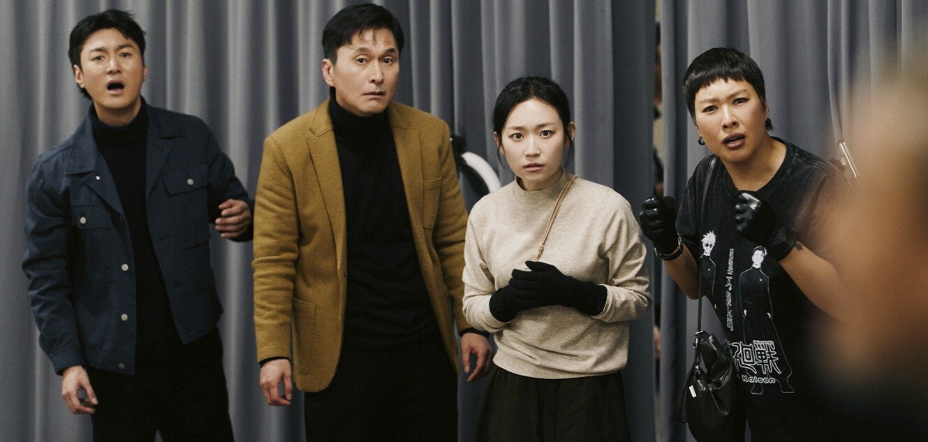 본문 이미지 - 왼쪽부터 최영준(건달), 장현성(교수), 김슬기(은행원), 정영주(밀수). (장차, 파크컴퍼니 제공)