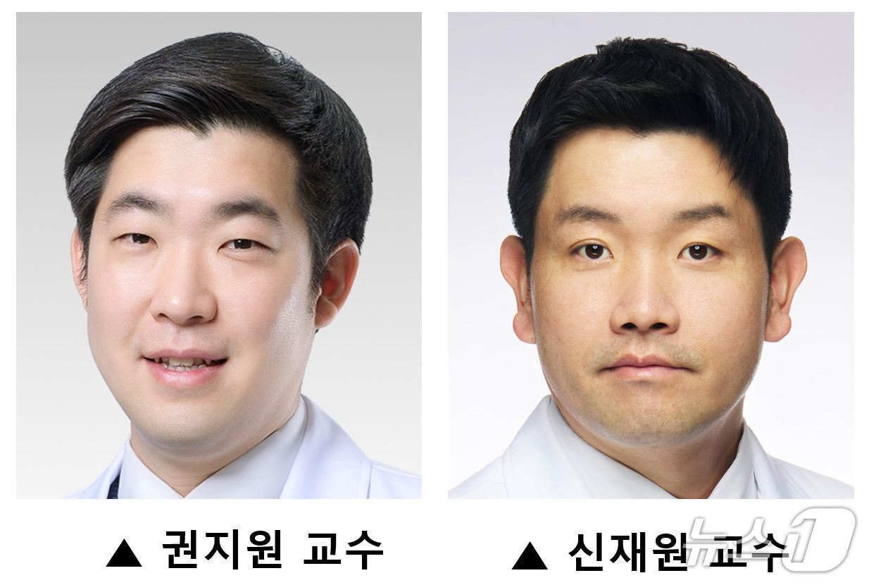 본문 이미지 - (왼쪽부터) 권지원 연세대학교 강남세브란스병원 정형외과 교수와 신재원 세브란스병원 정형외과 교수.(연세대학교 강남세브란스병원 제공)