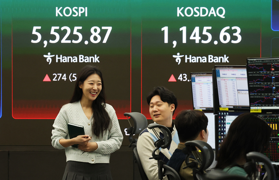 코스닥 액티브 ETF 편입에 주가↑…큐리언트 한때 신고가[핫종목]