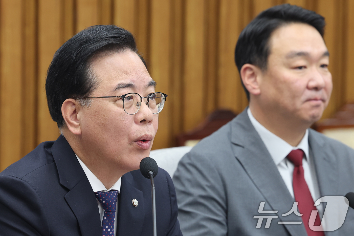 (서울=뉴스1) 신웅수 기자 = 송언석 국민의힘 원내대표가 10일 서울 여의도 국회에서 열린 원내대책회의에서 발언하고 있다. 2026.3.10/뉴스1