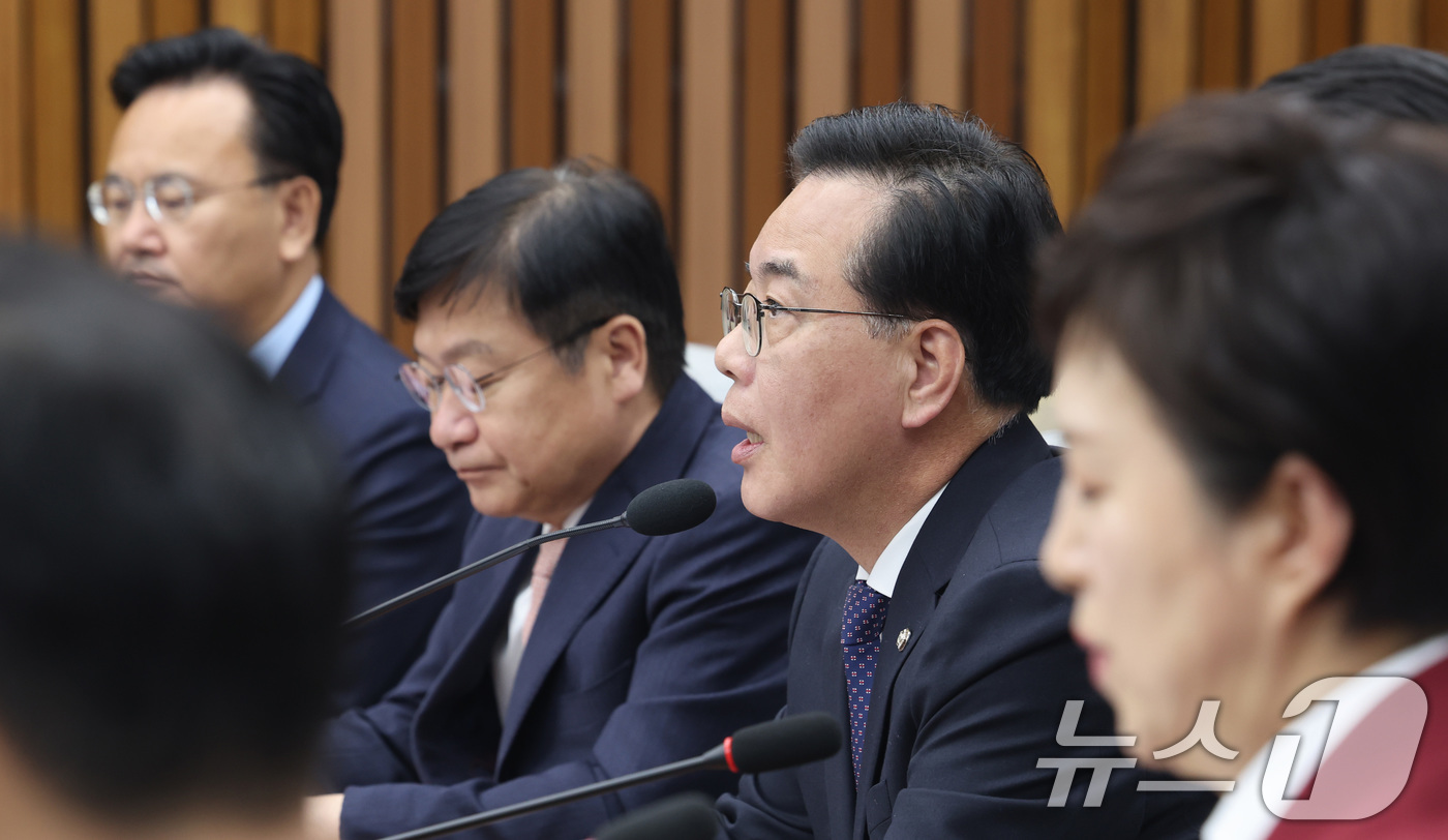 (서울=뉴스1) 신웅수 기자 = 송언석 국민의힘 원내대표가 10일 서울 여의도 국회에서 열린 원내대책회의에서 발언하고 있다. 2026.3.10/뉴스1