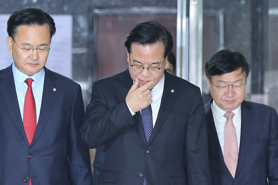 원내대책회의 참석하는 송언석