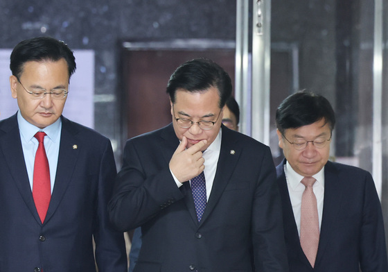 원내대책회의 향하는 송언석